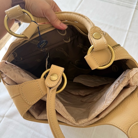 Amerileather Leather Judelle Universal Shoulder Bag Beige NWT - Picture 7 of 7